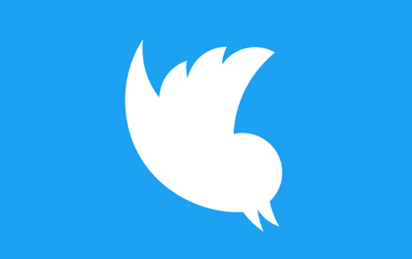 Das Bild zeigt das Twitter-Logo. Allerdings fliegt der Vogel nicht nach oben, sondern befindet sich im sprichwörtlichen Sinkflug.